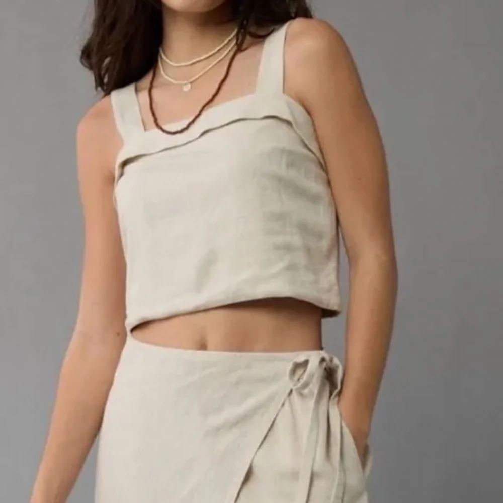 AE Cropped Linen Tank - Picture 1 of 9